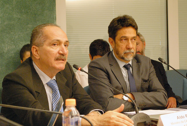 O Ministro da Ciência, Tecnologia e Inovação (MCTI), Aldo Rebelo, visitou a sede do NIC.br/CGI.br no dia 27/03/2015, durante reunião ordinária do Comitê.